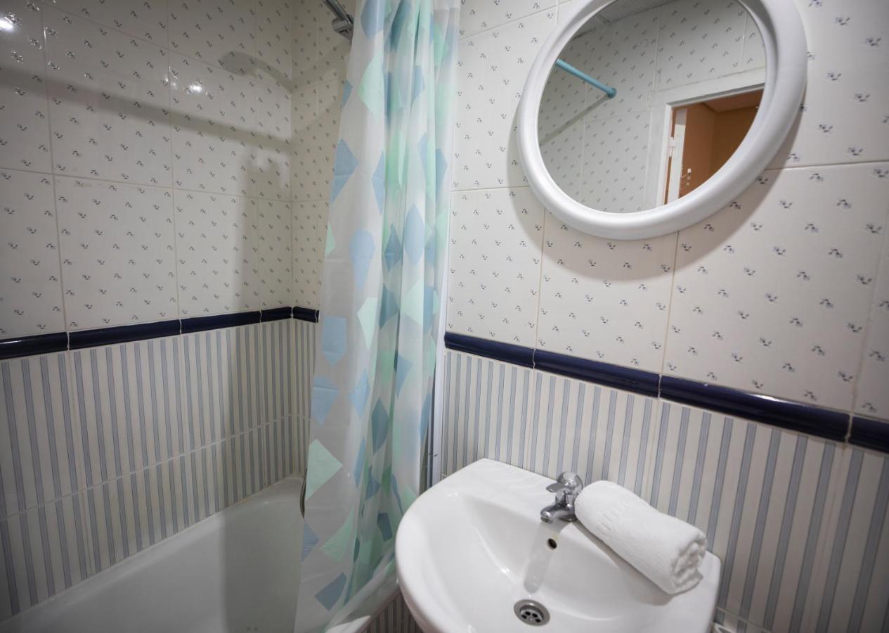 Twin Room with Private Bathroom,1186295449:JPEG